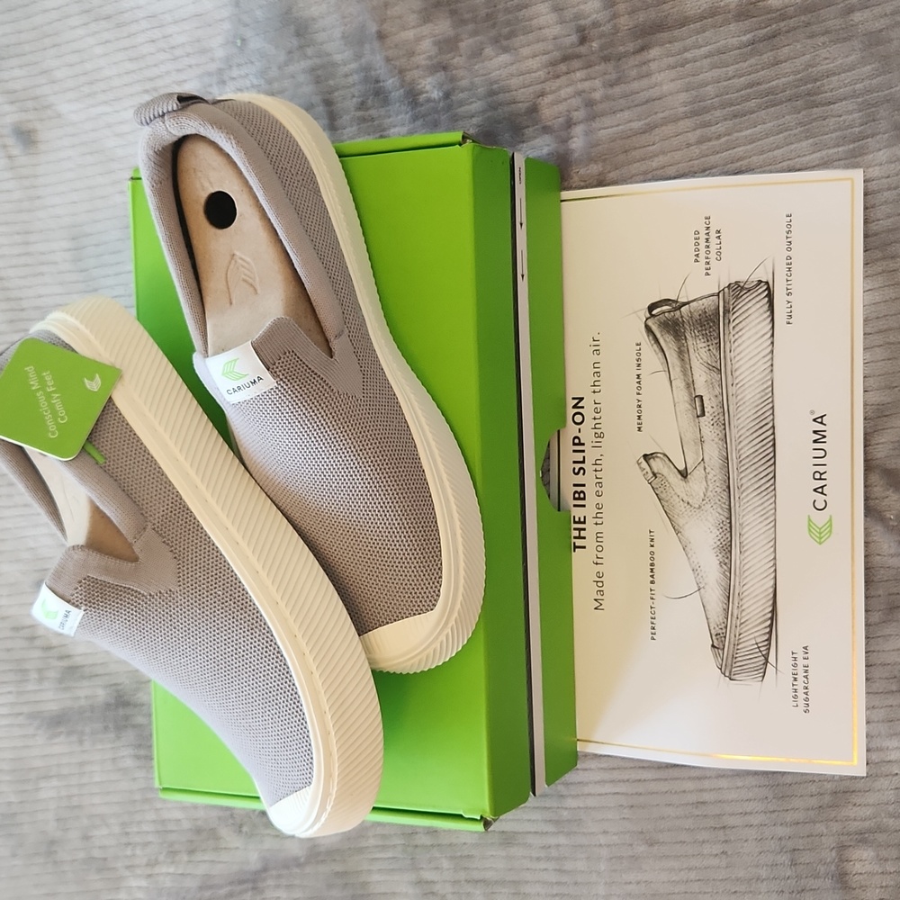 NIB Cariuma Slip On Knit Sneaker Size- Women 7.5 Great Brand